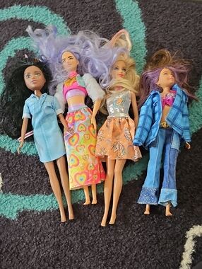 Set of 4 Fashion Dolls with Colorful Outfits - Multicolor